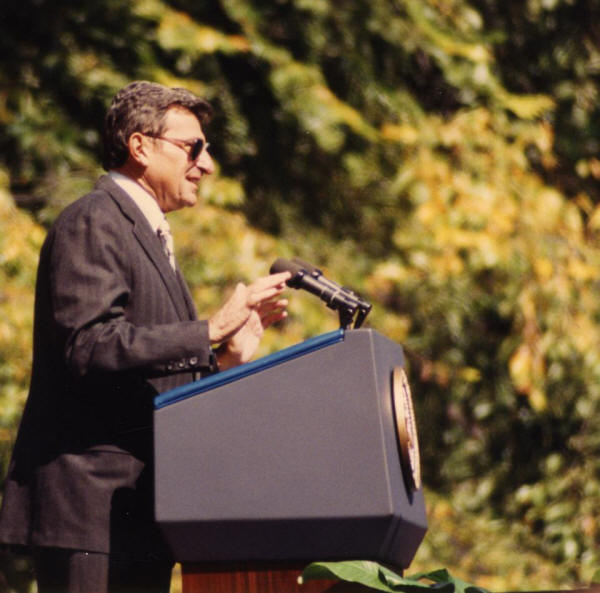 Joe Paterno campaigning for George H. W. Bush 1992
